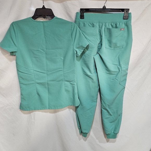 Women’s FIGS Scrubs Technical Top & Joggers Pants Matching Set Top XXS Pant XS - Picture 2 of 9